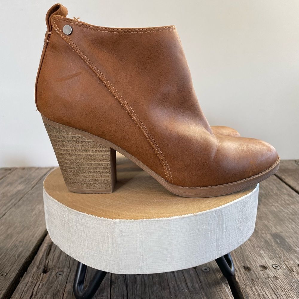 Dolcetta Faux Leather Zipper Ankle Booties Size 6M EUC - Picture 3 of 8